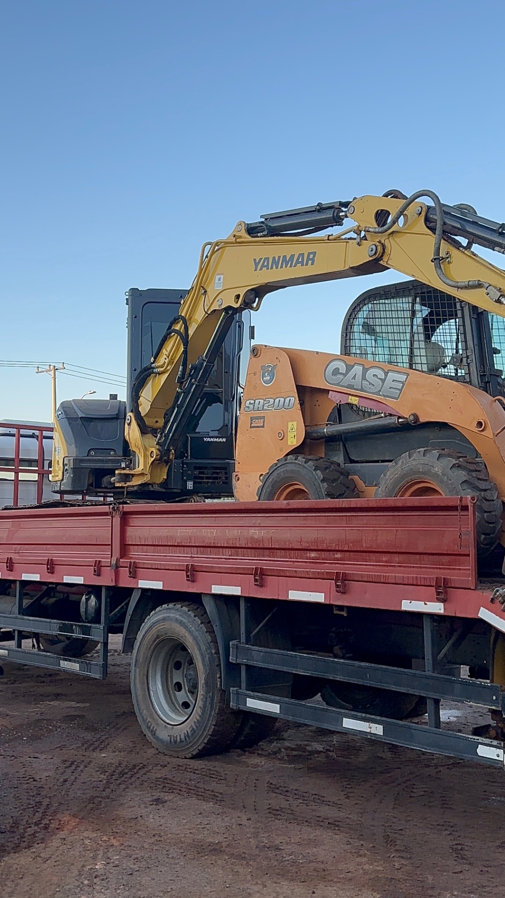 Equipamentos próprios carregados para transporte
